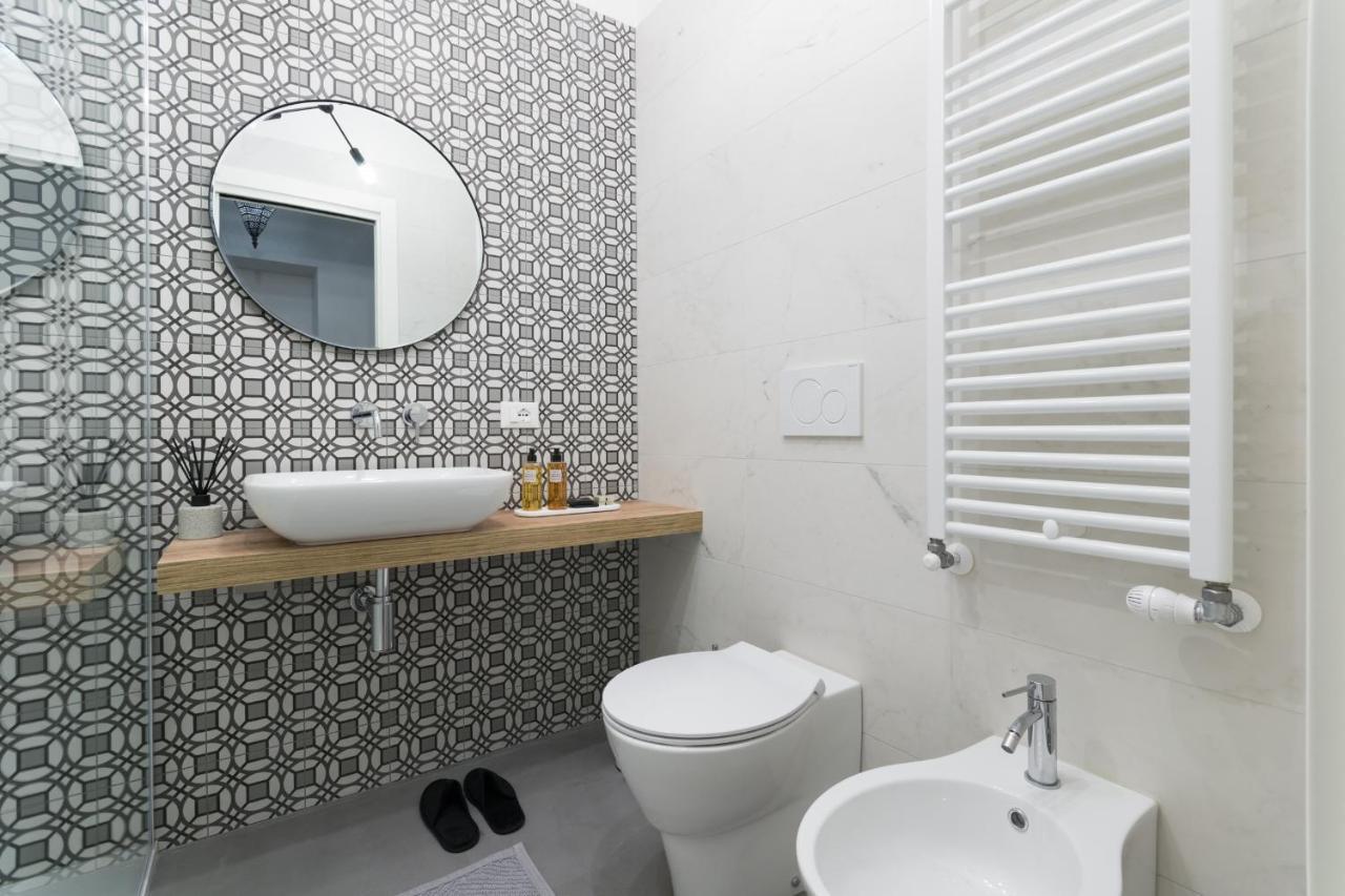 Sphera Bologna, Design Suite Under The Two Towers Экстерьер фото