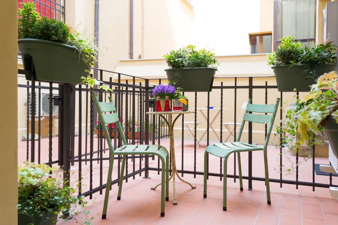 Sphera Bologna, Design Suite Under The Two Towers Экстерьер фото